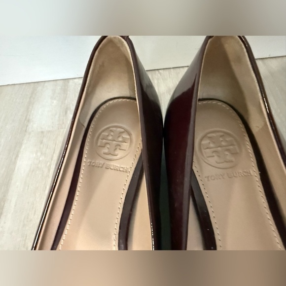 Tory Burch Gigi Heel Pump Flat Chocolate Brown Patent Leather Size 5.5M - Picture 7 of 8